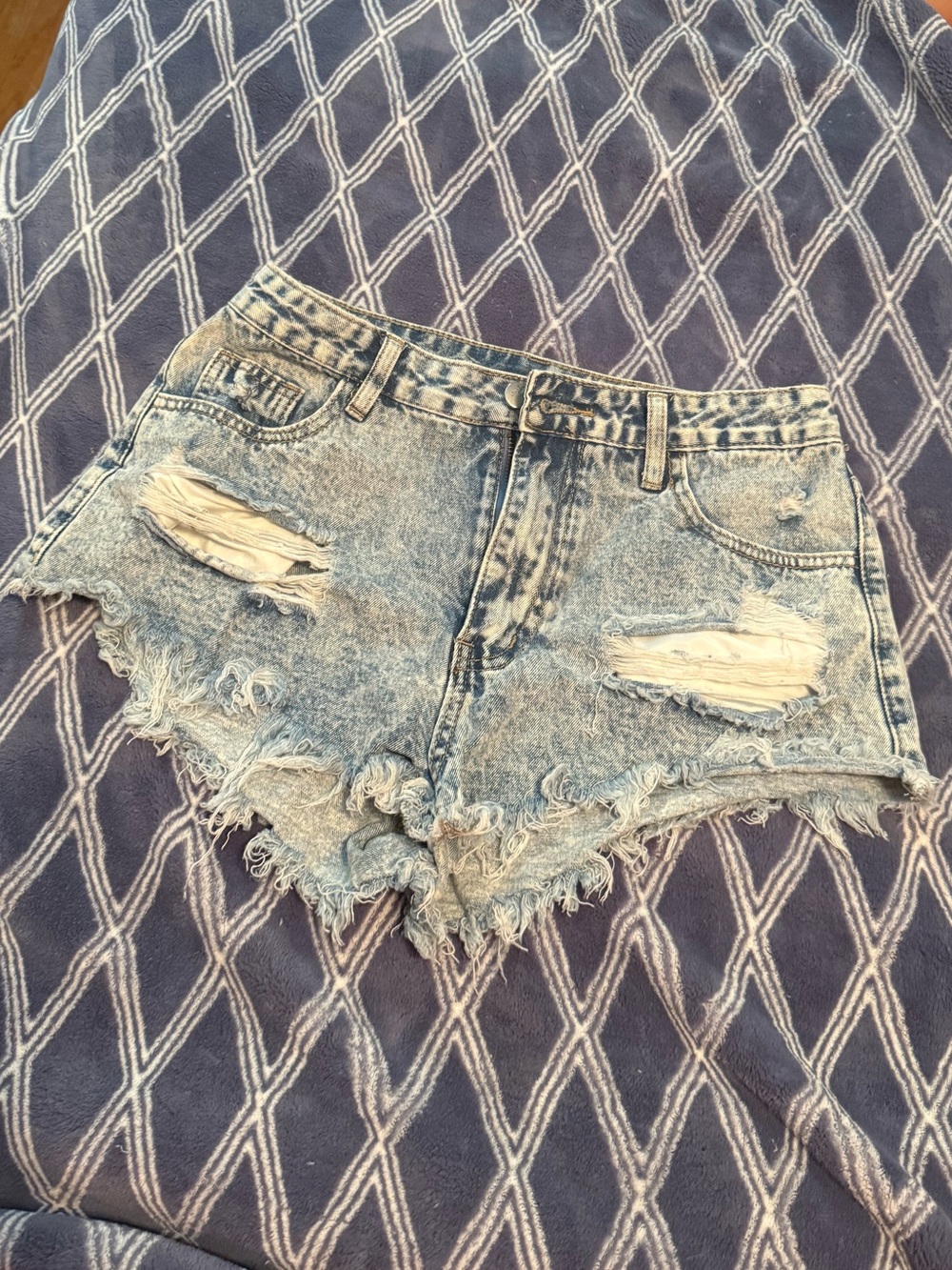 SHEIN Light Blue Acid Wash Distressed Denim Shorts